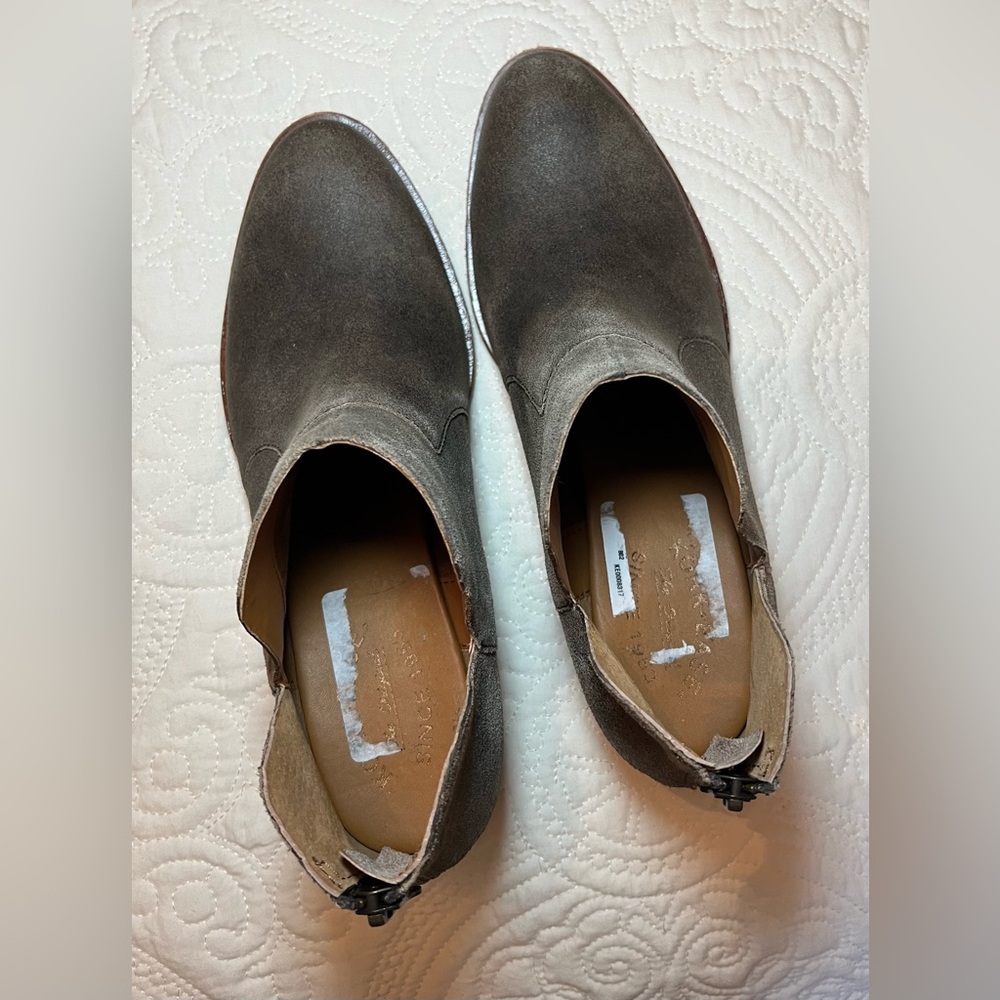 Kork-Ease Dark Taupe Gray Suede Ankle Booties - Picture 6 of 7